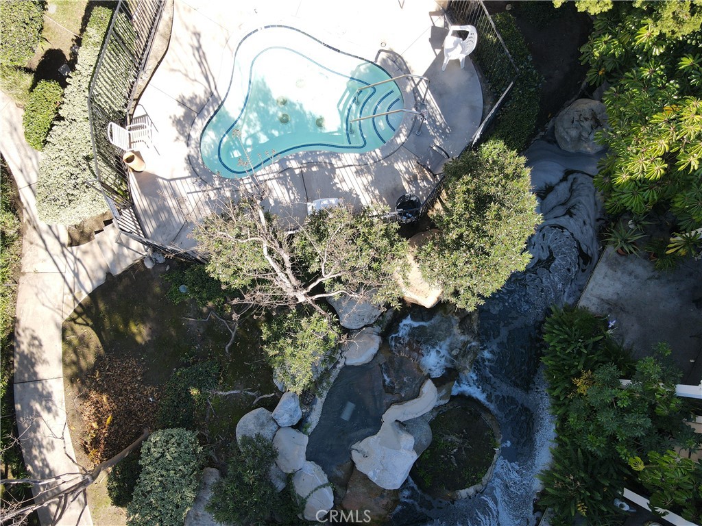 https://media.crmls.org/medias/574b2b8f-3d81-4d93-9068-843b94762d54.jpg?preset=X-Large
