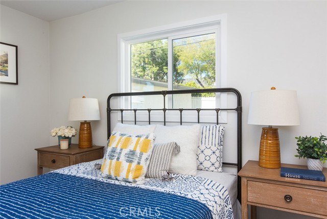 417 W Leeside, Glendora CA: https://media.crmls.org/medias/574b3dc8-307b-4f0f-b4a3-934cbb4ad833.jpg