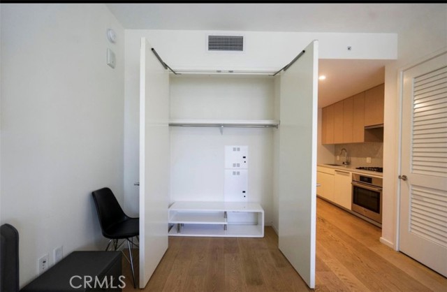 Detail Gallery Image 4 of 9 For 877 Francisco #517,  Los Angeles,  CA 90017 - 0 Beds | 1 Baths