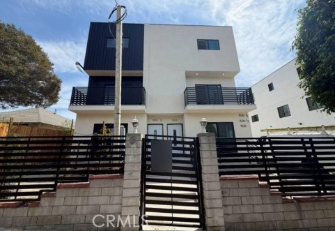1532 Ricardo Street — architectural residence