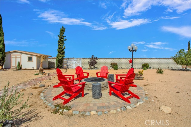 12450 Indian River Drive, Apple Valley CA: https://media.crmls.org/medias/574ccce7-0d71-4152-97e5-9be42c85e887.jpg