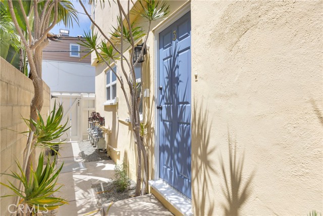 220 Cliff Drive, Laguna Beach CA: https://media.crmls.org/medias/574ccee5-55de-4808-94a2-233c0a2c8dc6.jpg