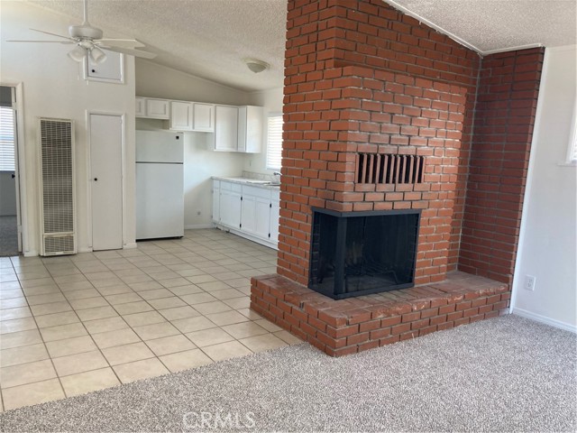 22042 Elkalo Road, Apple Valley CA: https://media.crmls.org/medias/574f0515-767b-4380-9fef-1b8379086b00.jpg