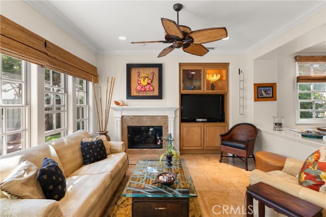 Detail Gallery Image 6 of 22 For 2501 Bungalow Pl #1,  Corona Del Mar,  CA 92625 - 2 Beds | 2/1 Baths