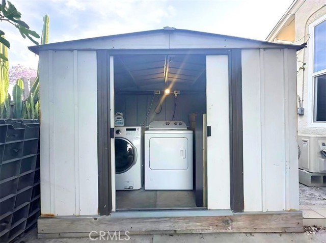 637 W Floral Drive, Monterey Park CA: https://media.crmls.org/medias/574f35e2-e5c6-426b-bbf8-16a2a90c0ee6.jpg