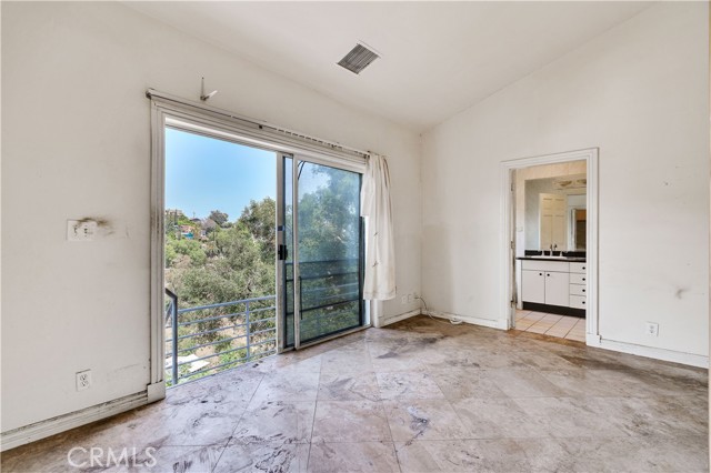 728 Quail Drive, Los Angeles CA: https://media.crmls.org/medias/574f6cce-0c56-4a03-b48e-2e1e404ca5a8.jpg