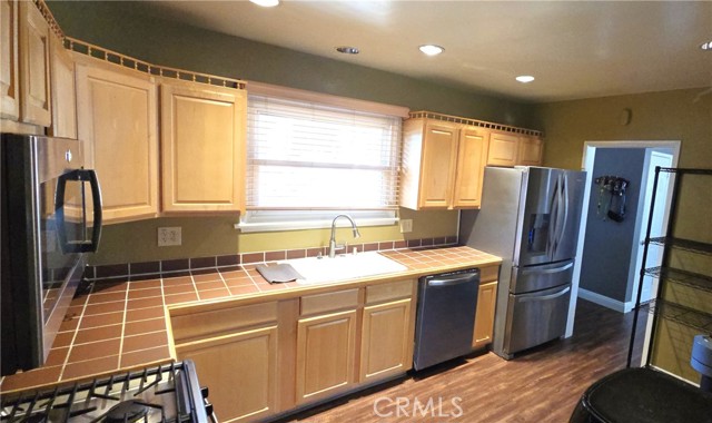16701 Chatsworth Street, Granada Hills CA: https://media.crmls.org/medias/575031a1-5cd3-445d-9217-a81105941936.jpg