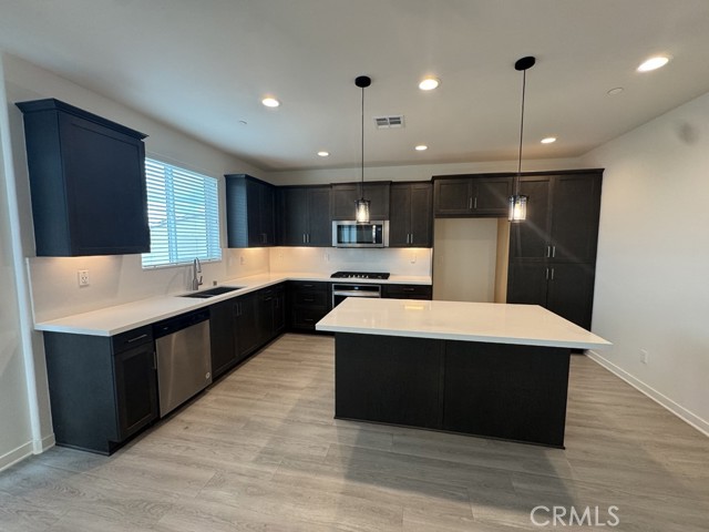 Detail Gallery Image 4 of 25 For 27861 Solitude, Moreno Valley,  CA 92555 - 4 Beds | 3/1 Baths