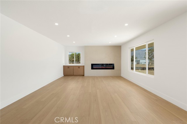Image 16 of 59 For 645 Lyon Avenue