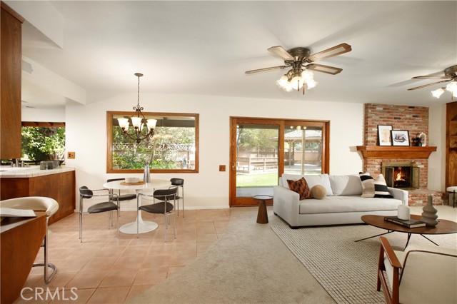 3950 Hamilton Lane, La Crescenta CA: https://media.crmls.org/medias/5751dcb2-d47a-4e6b-b26e-747a184bad79.jpg