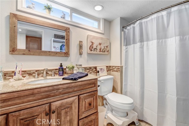 Detail Gallery Image 9 of 11 For 13723 Berkeley Ct, Fontana,  CA 92336 - 3 Beds | 2/1 Baths