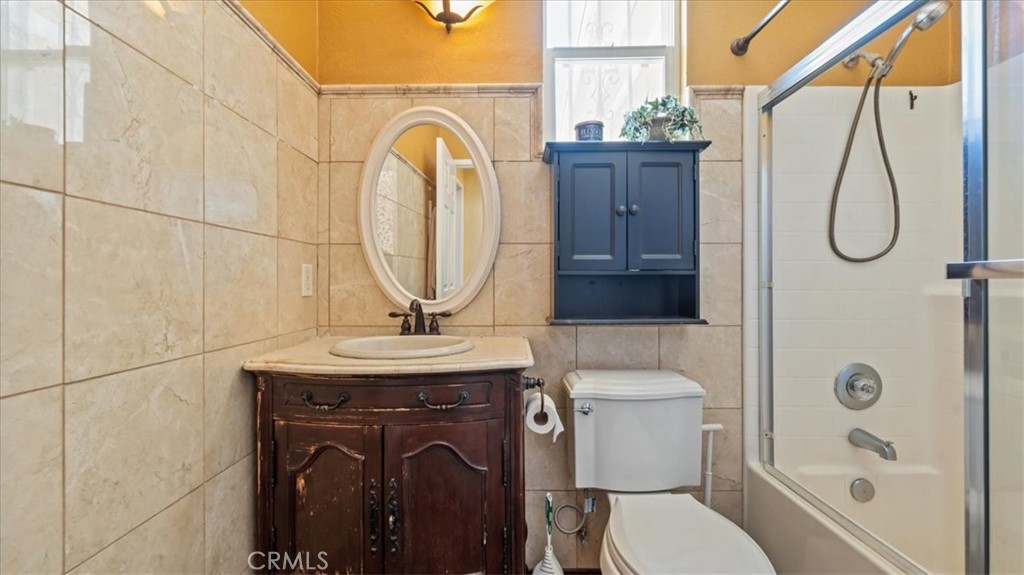 https://media.crmls.org/medias/5753d7a3-2545-4811-b974-e204ff512795.jpg?preset=X-Large