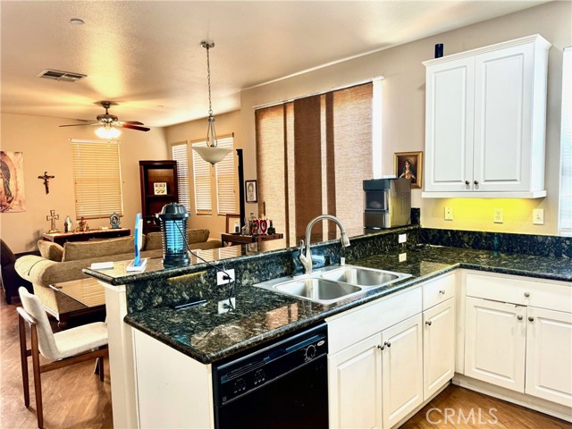 Detail Gallery Image 16 of 33 For 275 Bloomington Ave #112,  Rialto,  CA 92376 - 3 Beds | 2/1 Baths