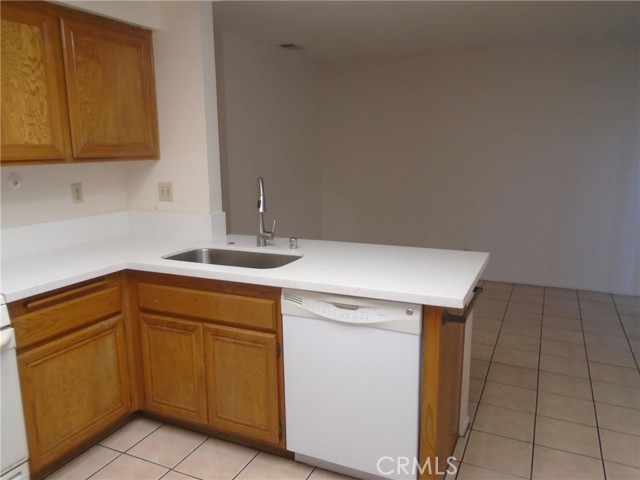 Detail Gallery Image 5 of 33 For 19 Goldstar, Pomona,  CA 91766 - 3 Beds | 2/1 Baths