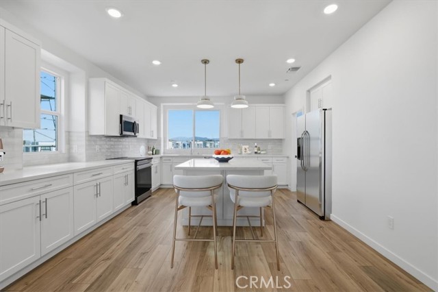 Detail Gallery Image 9 of 55 For 27321 Bear Creek Ln, Valencia,  CA 91381 - 4 Beds | 3/1 Baths