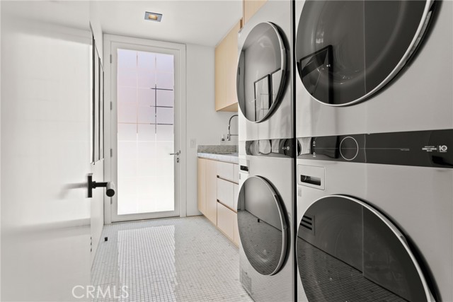 Detail Gallery Image 53 of 70 For 1409 Dolphin Terrace, Corona Del Mar,  CA 92625 - 5 Beds | 5/2 Baths