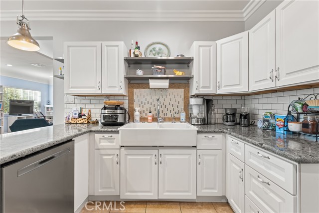 Detail Gallery Image 7 of 37 For 14835 Kittridge St, Van Nuys,  CA 91405 - 5 Beds | 3 Baths