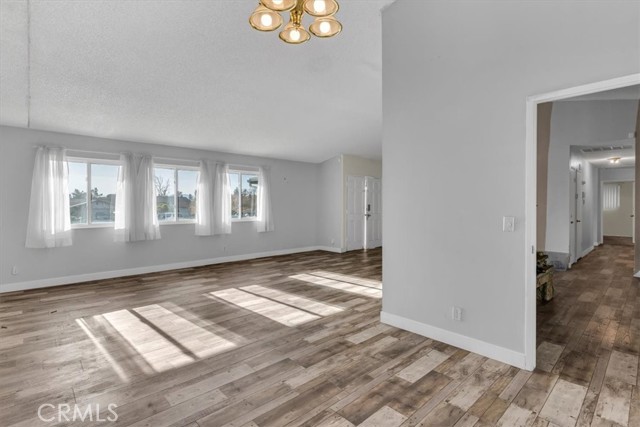 Detail Gallery Image 4 of 20 For 13806 Red Hill, Victorville,  CA 92395 - 4 Beds | 2 Baths