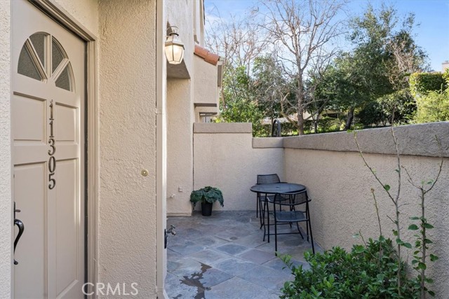 Detail Gallery Image 2 of 37 For 11305 Old Ranch Cir, Chatsworth,  CA 91311 - 2 Beds | 3 Baths