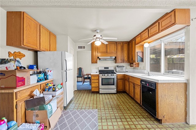 Detail Gallery Image 14 of 29 For 26815 Lugar De Oro Dr, Valencia,  CA 91354 - 3 Beds | 2 Baths