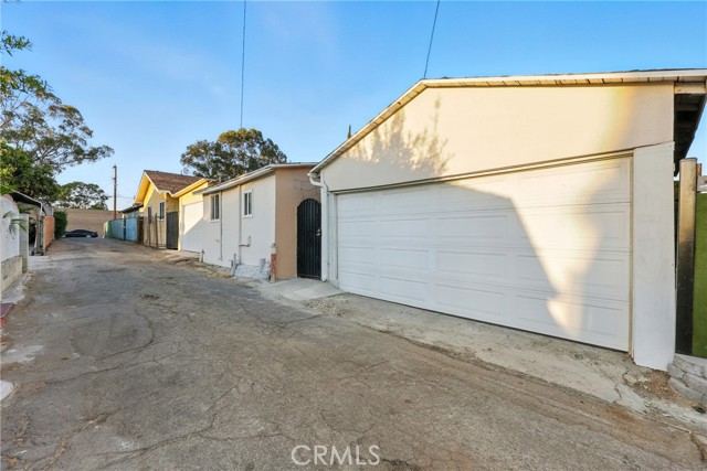 453 455 S Rowan Avenue, Los Angeles CA: https://media.crmls.org/medias/575ad331-55c5-4edc-8361-c252a5223025.jpg