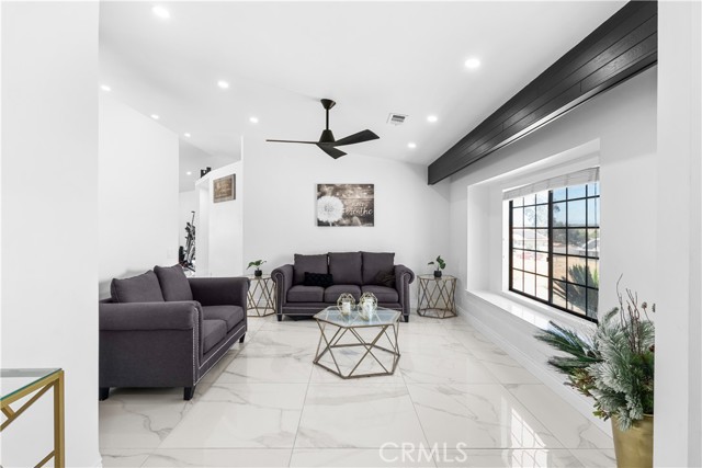 Detail Gallery Image 8 of 22 For 13651 1st Ave, Victorville,  CA 92395 - 3 Beds | 2 Baths