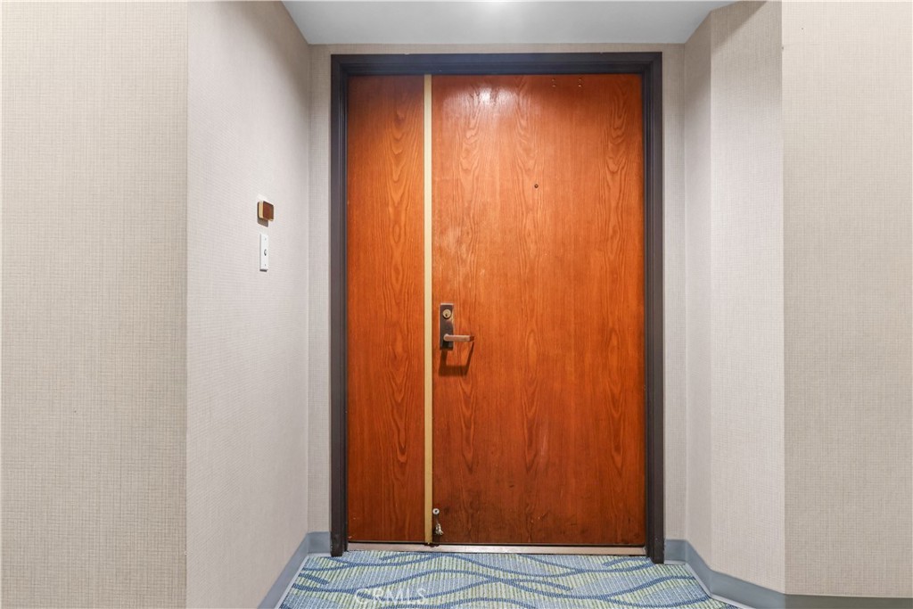 https://media.crmls.org/medias/575d201c-839d-44e3-b70b-c7c4ad9e1bcc.jpg?preset=X-Large