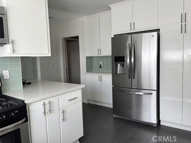 6914 Andasol Avenue, Lake Balboa CA: https://media.crmls.org/medias/575e6b19-4f43-470e-80b6-878362b9d984.jpg