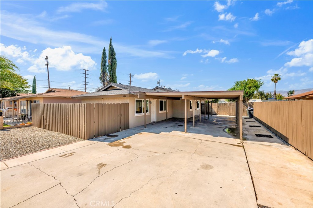 Duplex at 470 W Kimball