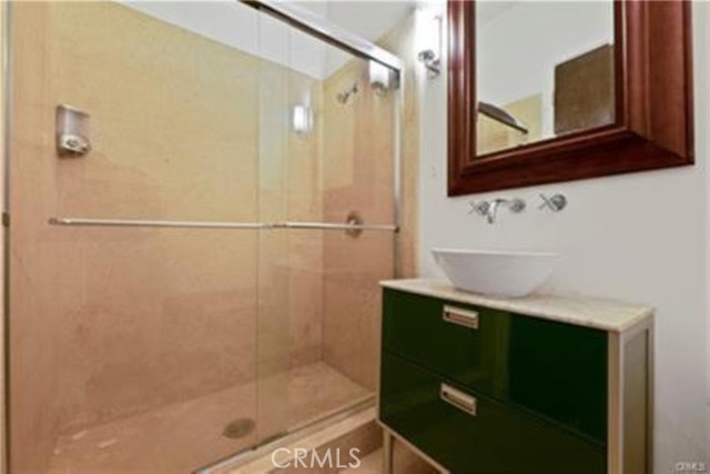 Detail Gallery Image 12 of 25 For 5353 Shirley Ave, Tarzana,  CA 91316 - 5 Beds | 4 Baths