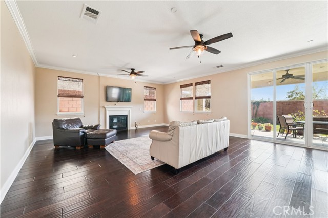 Detail Gallery Image 8 of 37 For 15415 Nikolai Ln, Fontana,  CA 92336 - 4 Beds | 3/1 Baths