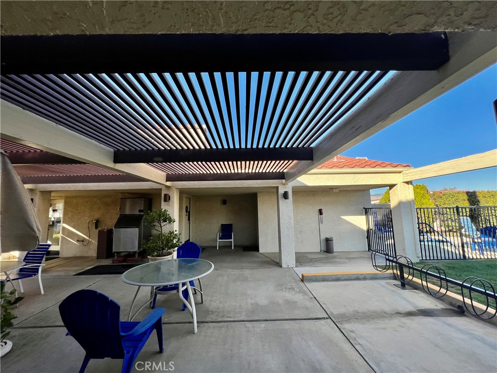 https://media.crmls.org/medias/5760f154-75e1-4174-9520-2227c5608734.jpg?preset=X-Large