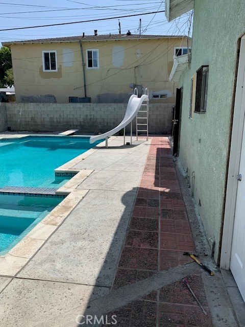 6818 Cedar St, Huntington Park CA: https://media.crmls.org/medias/5761a0ea-5981-4705-8e57-62dbc5b69091.jpg