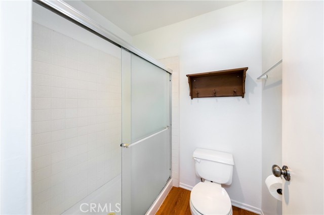 Detail Gallery Image 15 of 29 For 18344 Collins St a,  Tarzana,  CA 91356 - 2 Beds | 2/1 Baths