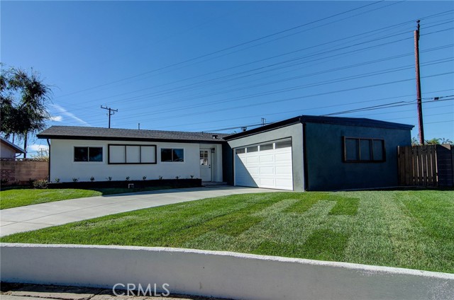 Detail Gallery Image 2 of 29 For 8652 Royer, Huntington Beach,  CA 92647 - 4 Beds | 2 Baths