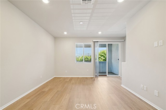 221 Aurora Lane, Pomona CA: https://media.crmls.org/medias/57638ef7-7747-487e-9bda-7c9aa5245596.jpg