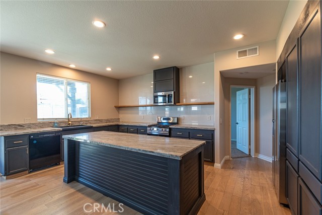 Detail Gallery Image 7 of 28 For 33108 Windward Way, Lake Elsinore,  CA 92530 - 4 Beds | 3 Baths