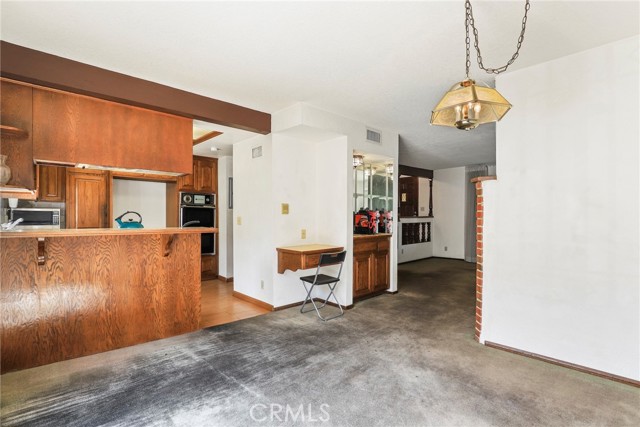 Detail Gallery Image 10 of 39 For 433 S 6th St #E,  Burbank,  CA 91501 - 3 Beds | 2/1 Baths
