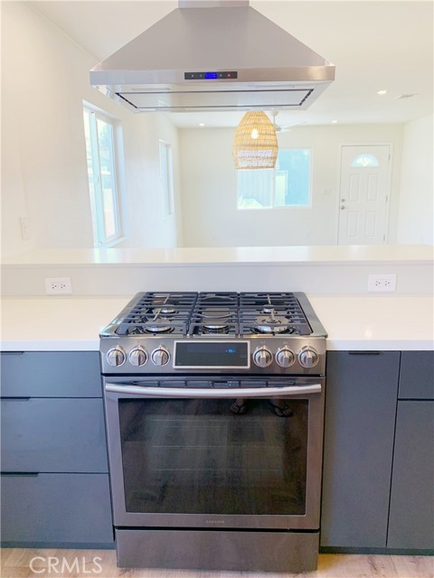 11835 Gale Ave, Hawthorne CA: https://media.crmls.org/medias/5764f0dc-1402-4e9e-bc61-659ae473a71d.jpg