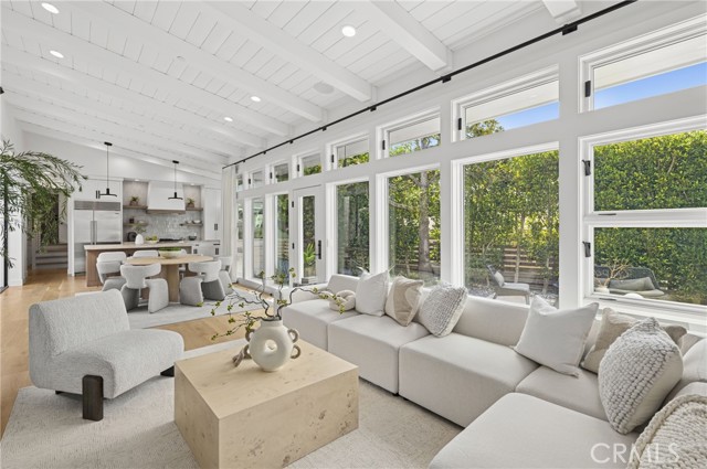 Detail Gallery Image 10 of 37 For 706 Poinsettia, Corona Del Mar,  CA 92625 - 5 Beds | 3/1 Baths