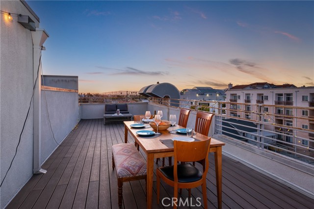 1055 S Serrano Avenue, Los Angeles CA: https://media.crmls.org/medias/5766afd9-1efb-4fd9-945b-1f77fd86bd7b.jpg