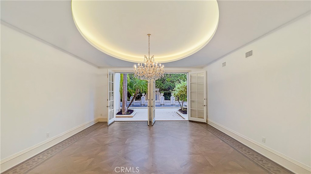 https://media.crmls.org/medias/5767280c-f9de-44d1-8382-24a50e1fd936.jpg?preset=X-Large