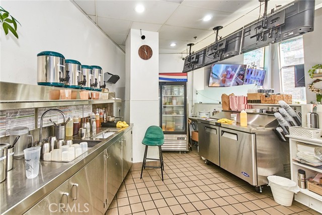 0 400 Disney Way, Anaheim CA: https://media.crmls.org/medias/576732d5-eb46-4106-b8ad-0178b2ee261e.jpg