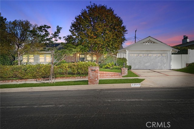 Detail Gallery Image 3 of 30 For 23843 Crosson Dr, Woodland Hills,  CA 91367 - 3 Beds | 2/1 Baths
