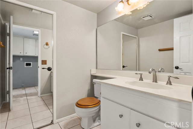 Detail Gallery Image 13 of 34 For 6684 Medford Ct, Chino,  CA 91710 - 3 Beds | 2/1 Baths