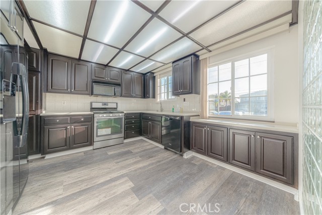 Detail Gallery Image 6 of 27 For 17032 Van Ness Ave, Torrance,  CA 90504 - 4 Beds | 2 Baths