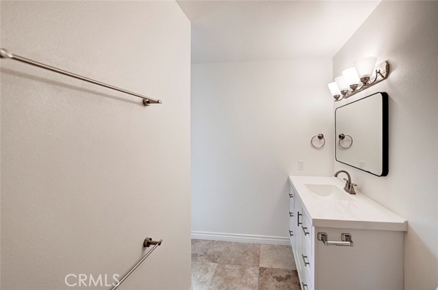 21981 Rimhurst Drive, Lake Forest CA: https://media.crmls.org/medias/576a333d-778b-47f7-9b69-1c9004693d98.jpg
