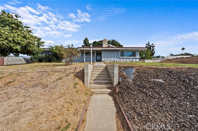 Detail Gallery Image 4 of 48 For 4195 Cedar Ave, Norco,  CA 92860 - 5 Beds | 2/1 Baths