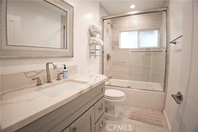 Detail Gallery Image 14 of 24 For 1029 Keniston Ave, Los Angeles,  CA 90019 - 4 Beds | 3 Baths