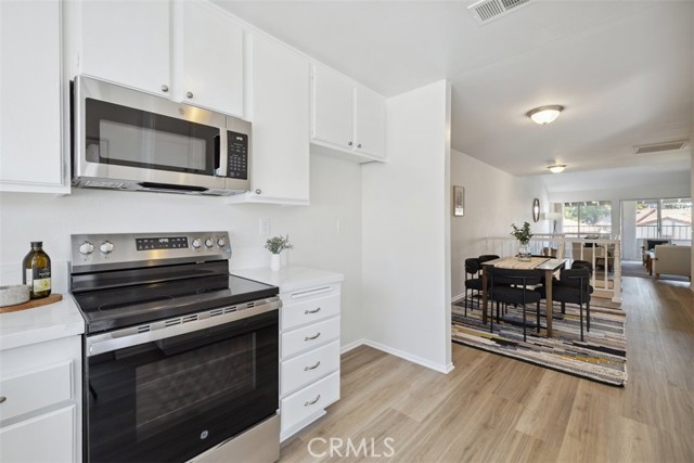 Detail Gallery Image 10 of 28 For 19519 Rinaldi St #57,  Porter Ranch,  CA 91326 - 3 Beds | 2 Baths